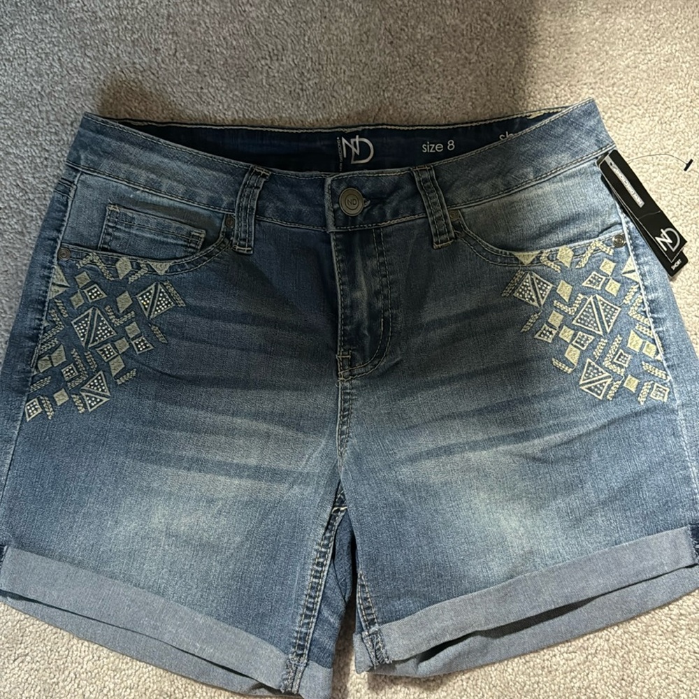New Directions Jean Shorts Size 8